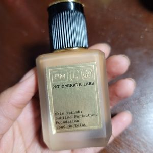 Skin Fetish foundation Medium Deep 22
